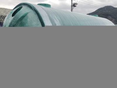 帮我写一篇关于玻璃钢化粪池规格型号表的700个字中文原创的文章，并在文章前面配上一个标题，标题前面加上“标题”两字