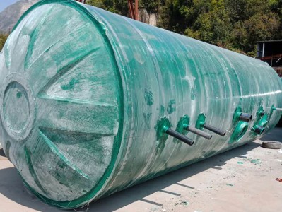 帮我写一篇关于玻璃钢模具制作视频的700个字中文原创的文章，并在文章前面配上一个标题，标题前面加上“标题”两字