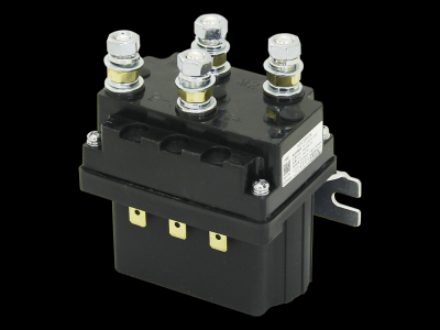 帮我写一篇关于电动车直流接触器厂家的700个字中文原创的文章，并在文章前面配上一个标题，标题前面加上“标题”两字